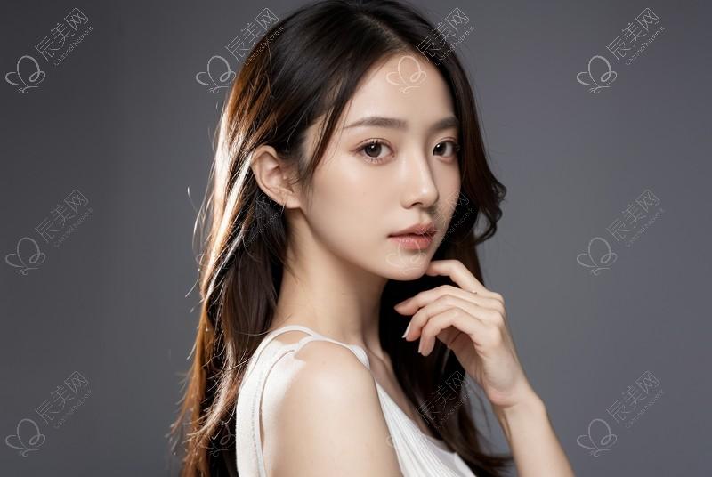 长发在家就能做的发型打理，不用卷发棒也好看​