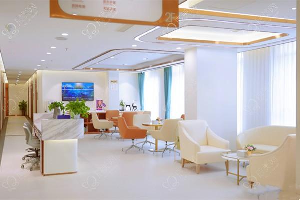 绵阳华美紫馨整形医院隆胸项目价格表2025：假体隆胸8800+，自体脂肪隆胸12000元起，复合隆胸15000+ - 多种选择随心挑！
