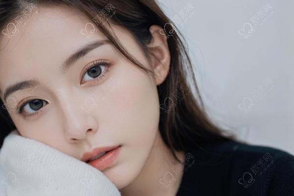 毛孔粗大影响颜值？光子嫩肤收缩毛孔肌肤细腻平滑