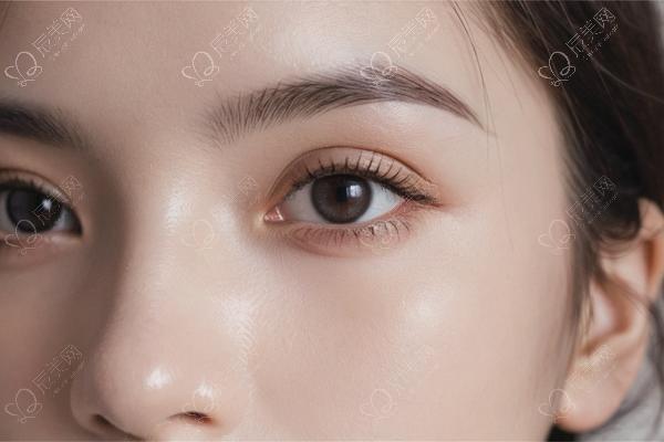 弯腰驼背太影响气质？3个动作教你轻松改善弯腰驼背！
